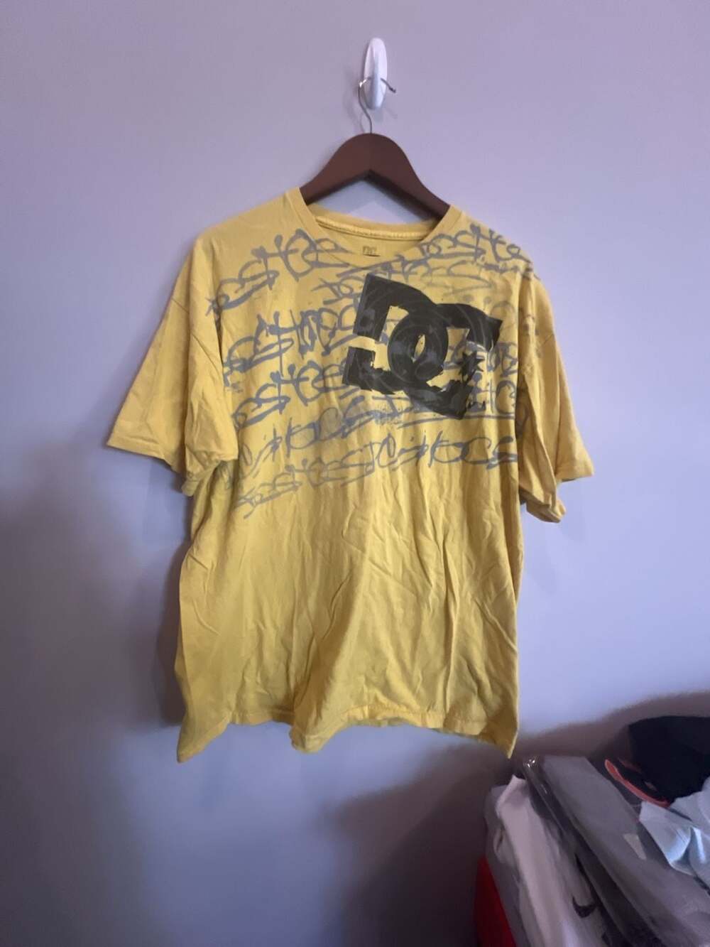 Vintage Y2K DC Shoes Yellow Graffiti Graphic T-Shirt